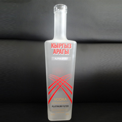 Botella de vidrio de grabado para 500ml 700ml de capacidad de etiqueta privada Spray Vodka Liquor