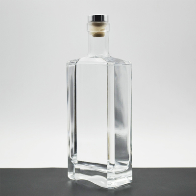 Botella de vidrio de ginebra verde cuadrada de 375 ml 500 ml 700 ml 750 ml para bebidas alcohólicas personalizadas en verde