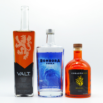 Bebidas industriales Botella de vidrio cuadrada de 700 ml con superficie decal y acabado negro mate