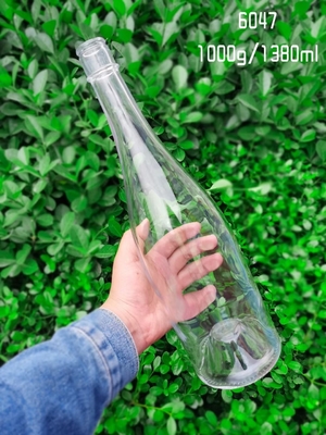 Botellas de licor de vidrio personalizadas cuadradas para bebidas alcohólicas Vodka Gin Rum Whisky 700ml Corcho