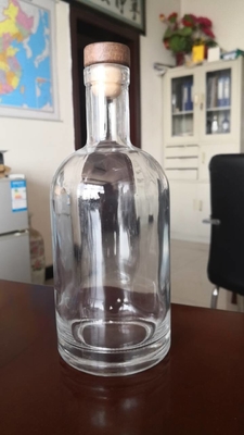 Botella de vidrio grabado de diseño personalizado para vodka/brandy/whisky 500 ml 700 ml