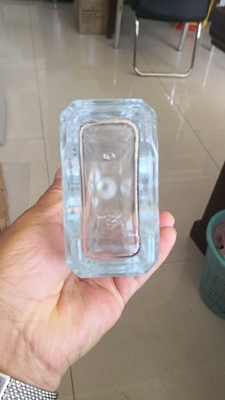 Material blanco cristalino Botella de vidrio cuadrada 500 ml para bebidas alcohólicas Gin ron vodka whisky