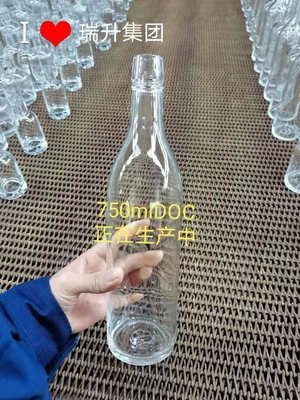 Vidrio de Super Flint de forma única y elegante 750 ml congelado con color vacío Spray de vino Botella de vidrio de 500 ml para licor