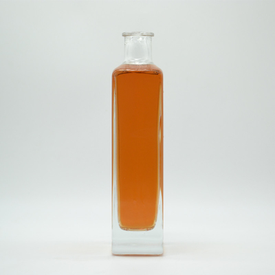 Botella de vidrio cuadrada de 750 ml de material muy blanco para estampado en caliente de whisky