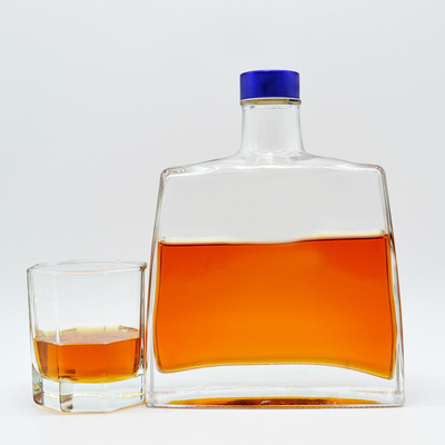 Botella de vidrio personalizada de 750 ml para bebidas alcohólicas Botella de tequila transparente de forma irregular