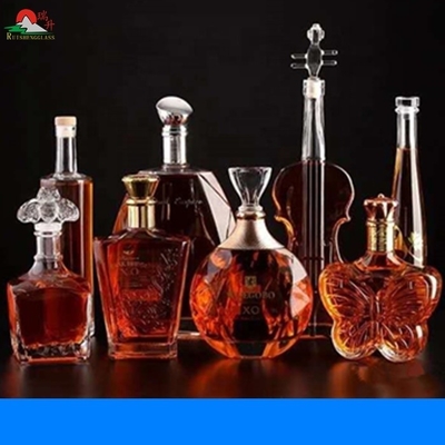 Botella de vidrio de almacenamiento de bebidas alcohólicas de California de 500 ml con sellado de corcho y mango de oreja