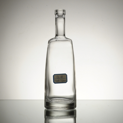 Los fabricantes de botellas ofrecen botellas de vidrio de whisky de 750 ml con material de vidrio de súper sílex