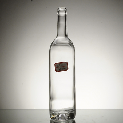 Los fabricantes de botellas ofrecen botellas de vidrio de whisky de 750 ml con material de vidrio de súper sílex