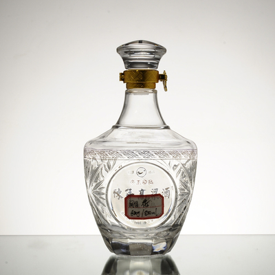 500 ml de manejo de superficie de hielo en forma de mariposa Botella de vidrio de whisky para embalaje de vodka