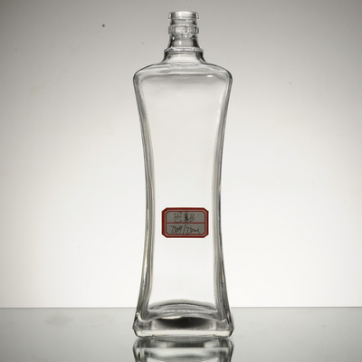 500 ml de manejo de superficie de hielo en forma de mariposa Botella de vidrio de whisky para embalaje de vodka