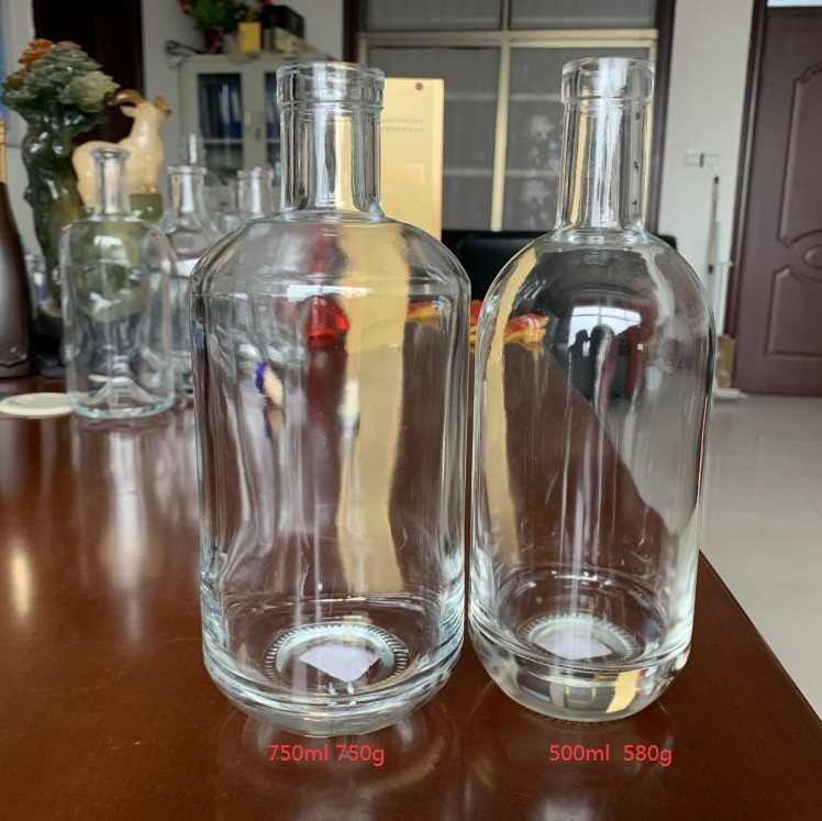 Whisky vacío alcohol vino espirituoso ginebra botella de vodka 500ml 700ml 750ml con condiciones CIF