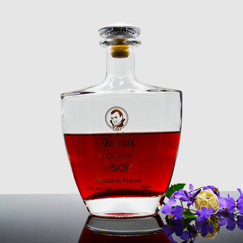 Material de vidrio Super Flint Botella de vidrio de brandy para licores personalizados 700 ml