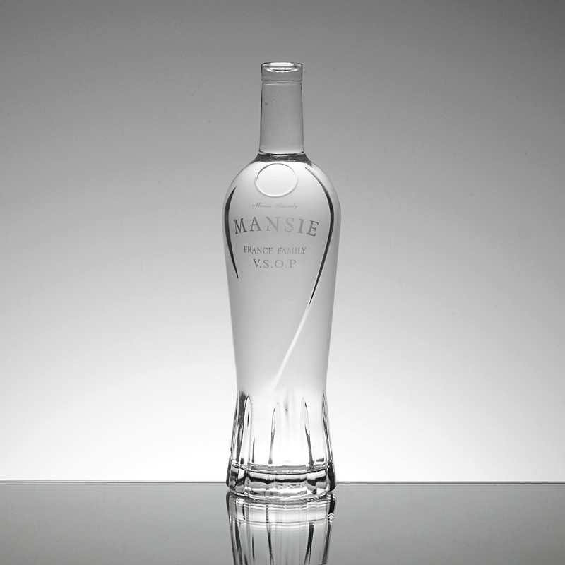 Material de vidrio de alta piedra 750 ml Botella de vodka clara para un gran evento