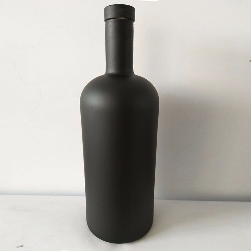 Botella de vidrio de whisky de 750 ml de etiqueta negra con superficie decal y sistema de cierre de corcho