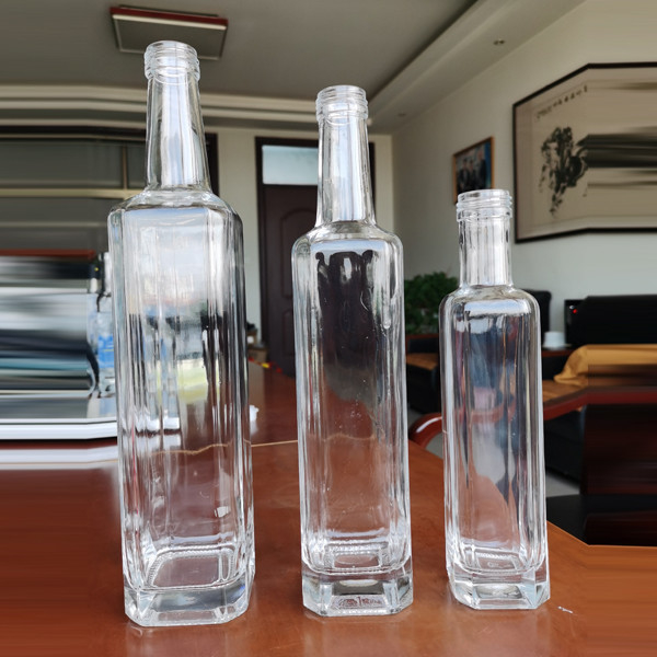 Botella de vidrio de vodka vacía de 750 ml transparente con sellado tipo corcho/tortilla/guala