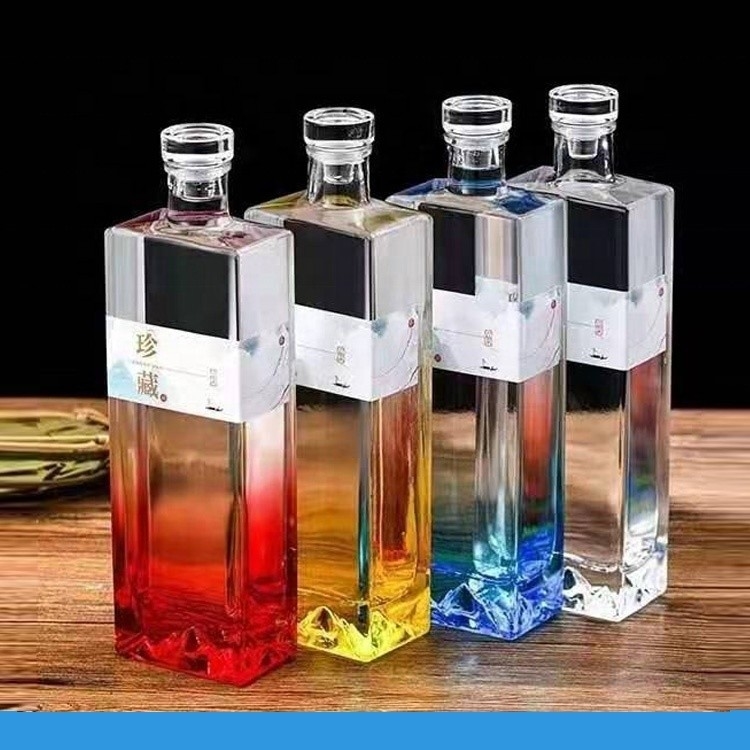 Botella de vodka de vidrio blanco de 500 ml con impresión de agua y diseño de spray