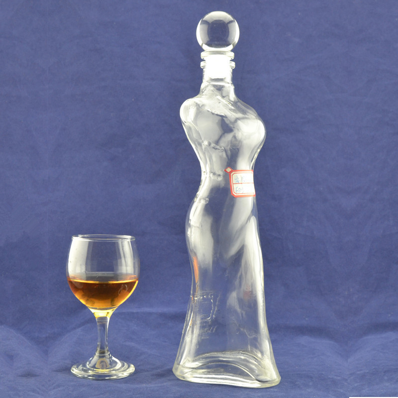 Decal de superficie de manejo de vodka botella de vidrio para la forma del cuerpo de la mujer en material blanco cristalino