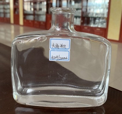 Botella de vidrio cuadrada de 200 ml para la venta de bebidas alcohólicas