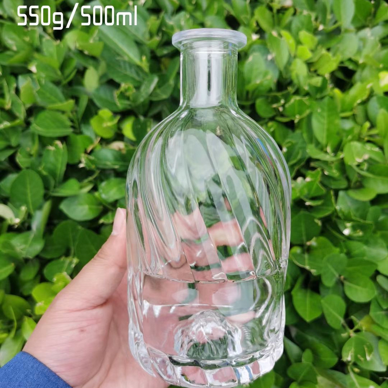 Botellas de licor de vidrio personalizadas cuadradas para bebidas alcohólicas Vodka Gin Rum Whisky 700ml Corcho