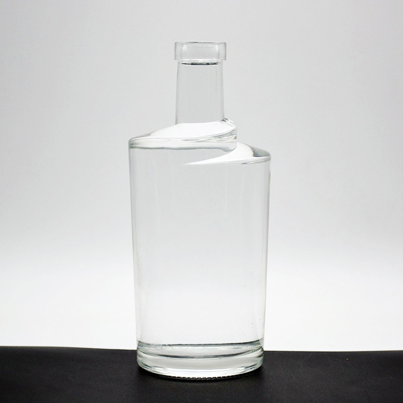 Manejo de la superficie Decal Botella de vidrio de licor de 750 ml para la rotación del hombro de forma personalizada