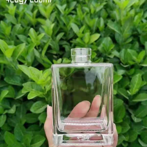 Material del cuello Vidrio de Super Flint 750 ml Whiskey Vodka Botellas de aceite de licor con tapa de corcho