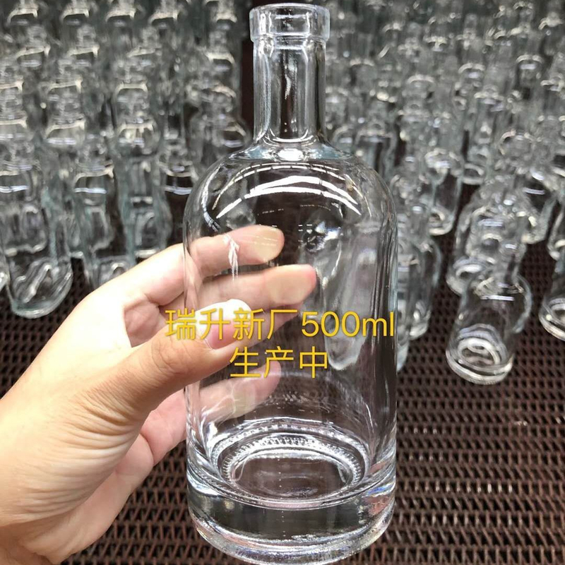 Botella de vidrio grabado de diseño personalizado para vodka/brandy/whisky 500 ml 700 ml