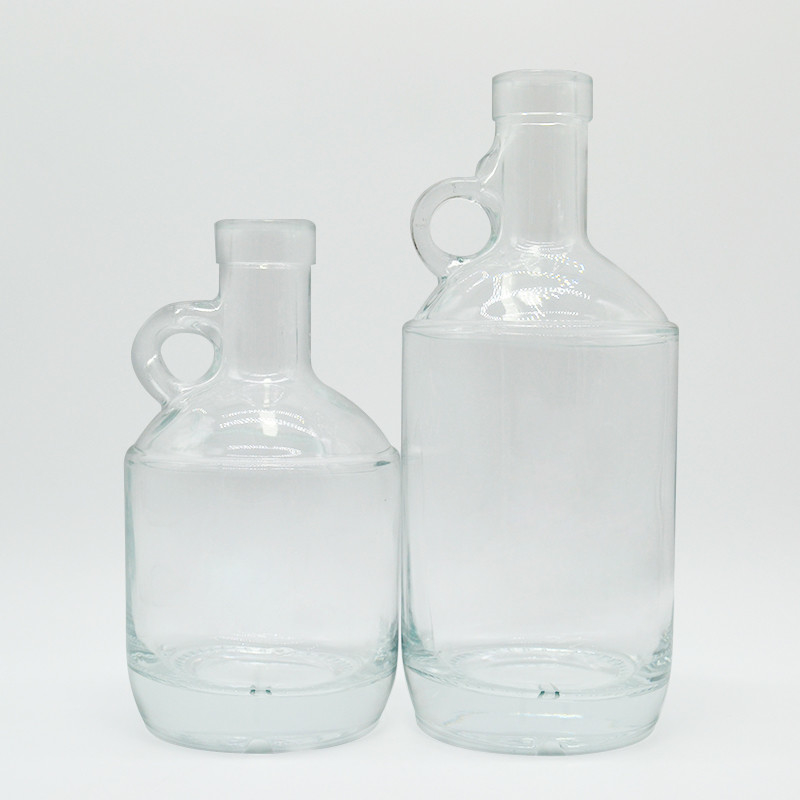 Botella de vidrio de almacenamiento de bebidas alcohólicas de California de 500 ml con sellado de corcho y mango de oreja