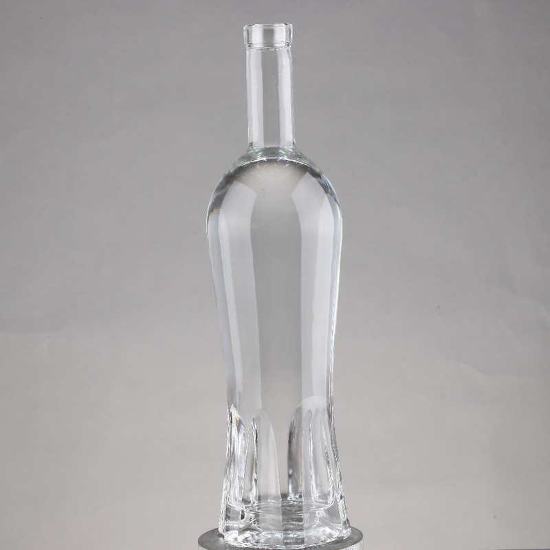 Botellas de vodka de 70cl 700ml hechas de vidrio de súper sílex con base gruesa y tipo de sellado de corcho