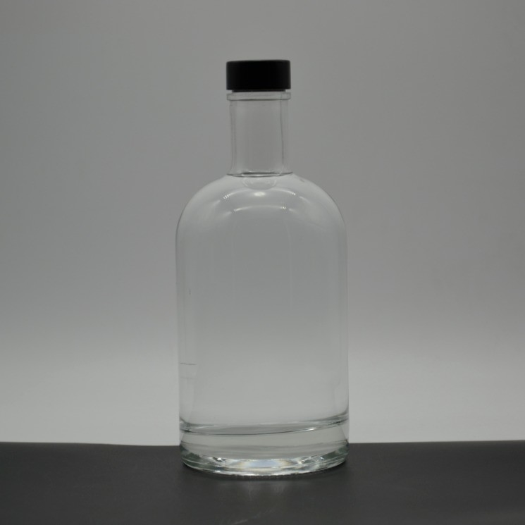 Material de vidrio de Super Flint 750 ml Botella de vidrio de ginebra con tapa de tornillo para la fabricación de licores